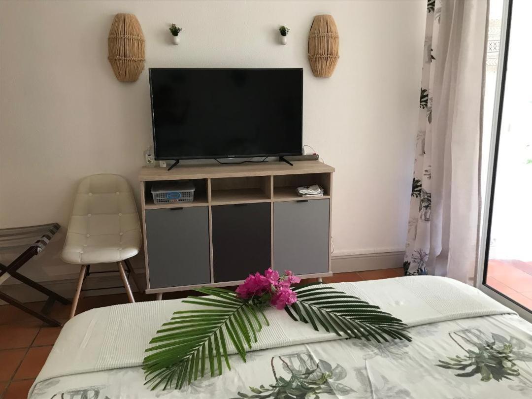 Coeur Tiare Studio Lounge Piscine Plage Cocotiers Saint-Francois  Exterior photo